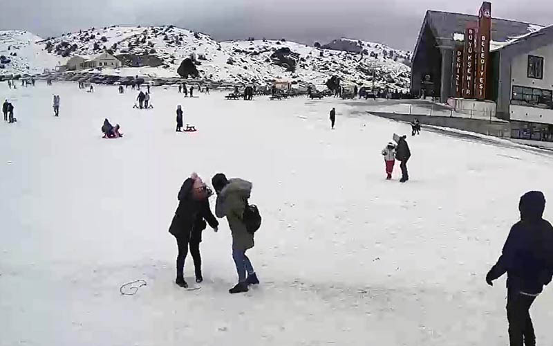 Denizli Kayak Merkezi’nde kar kalınlığı 25 santim oldu