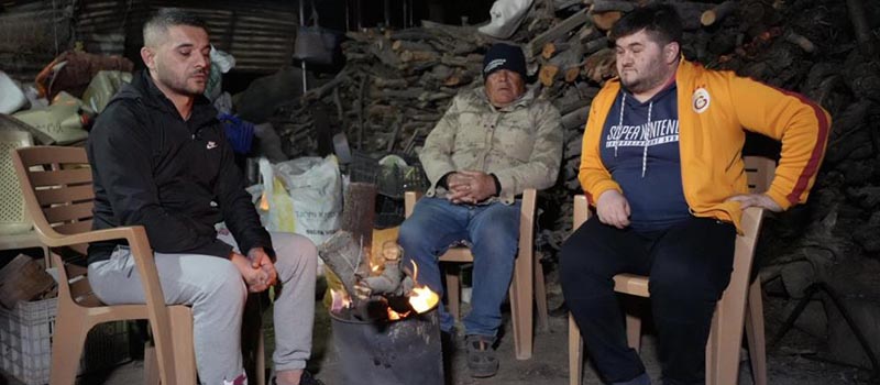 Denizli'de vatandaşlar deprem korkusuyla dışarıda sabahladı