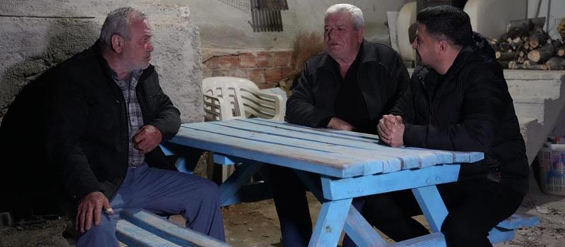 Denizli'de vatandaşlar deprem korkusuyla dışarıda sabahladı