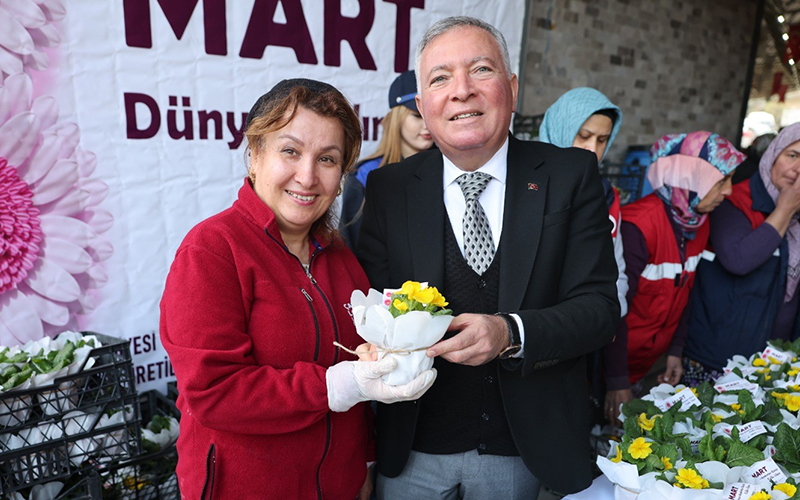 Honazlı kadınlara çuha çiçeği