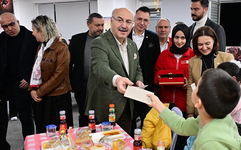 Kızılay Denizli Şubesi 450 yetim çocuğu aynı sofrada buluşturdu