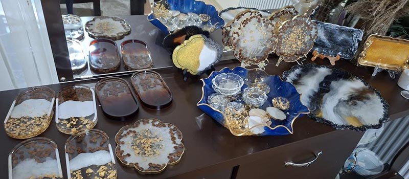 Denizlili anne oğlunun tedavi masrafları için evini atölyeye çevirdi