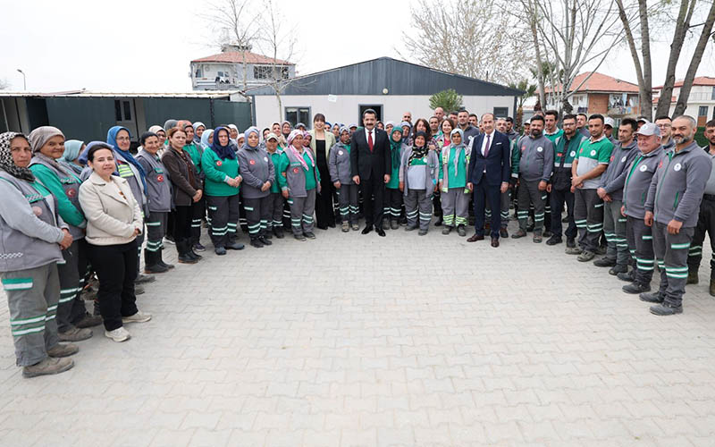 Ertemur, belediye personeli ile bayramlaştı