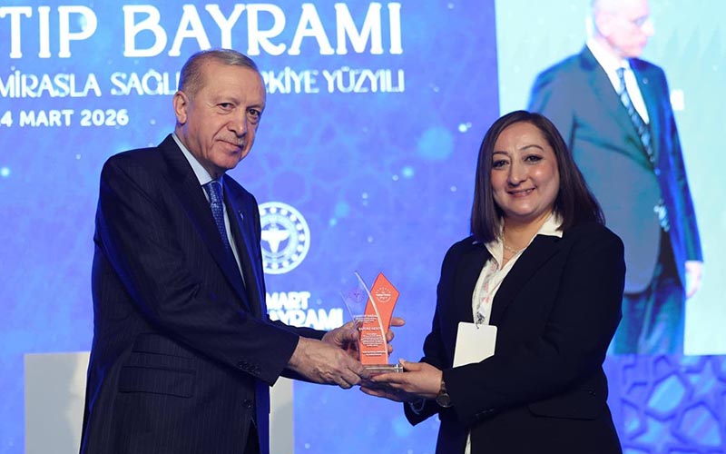 DDH Hemşiresi Safure Aksoy’a Sağlıkta Hizmet Ödülü
