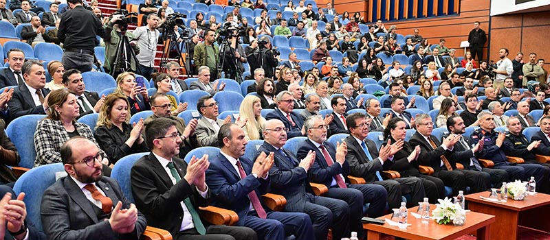 Denizli Çalışma ve Sosyal Güvenlik Bakanı Işıkhan'dan gençlere iş modelleri