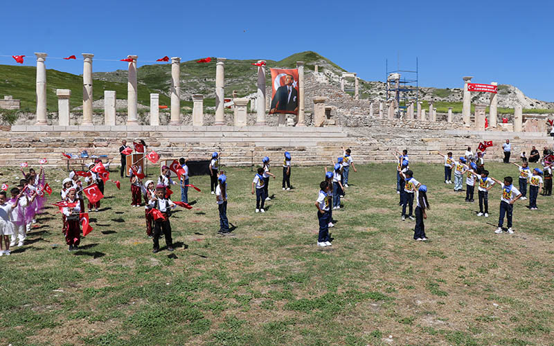 Tripolis Antik Kenti’nde 23 Nisan Ulusal Egemenlik ve Çocuk Bayramı kutlaması