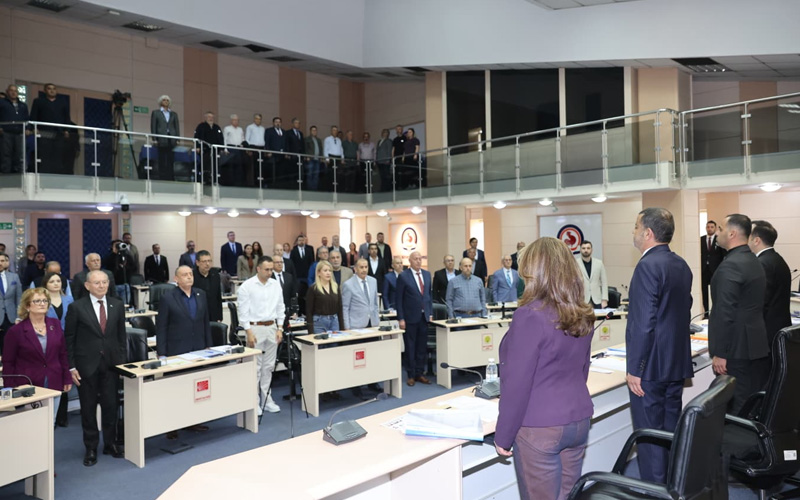 DBB Meclisi’nde okul saldırısında ölenler için saygı duruşu yapıldı