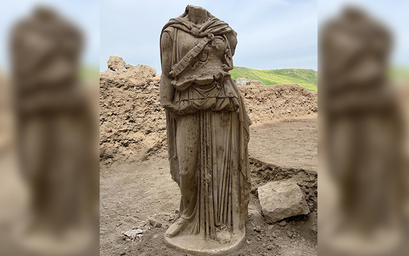 Laodikya’da 2 metrelik tanrıça Athena heykeli gün yüzüne çıkarıldı