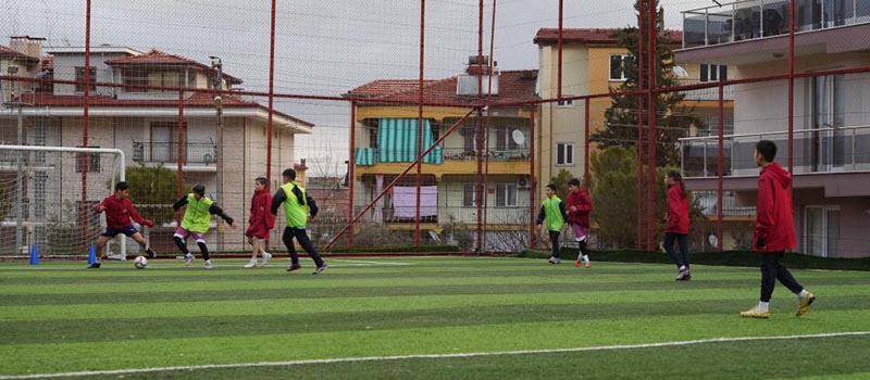 Denizli Memurluğu bırakıp futbol kulübü kurdu