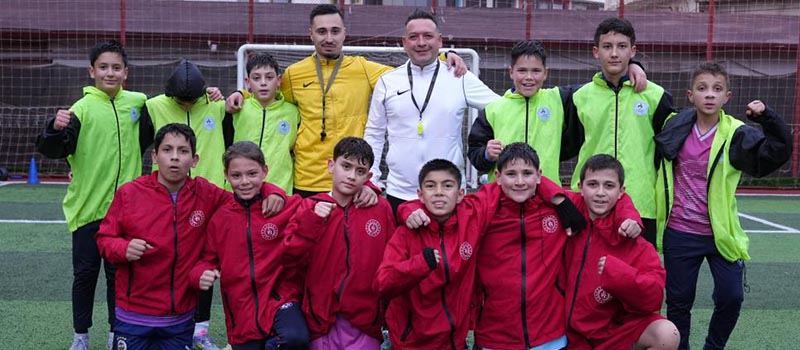 Denizli Memurluğu bırakıp futbol kulübü kurdu