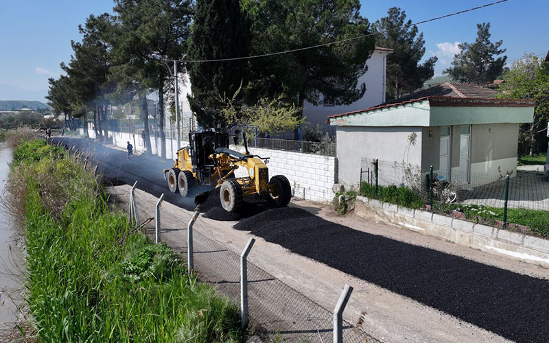 Karakova’da çamur sorununa karşı asfaltlı çözüm