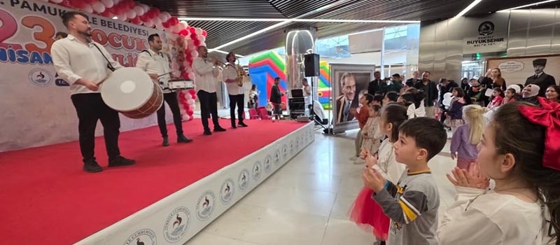 Denizli'nin Pamukkale ilçesinde düzenlenen etkinlikte 23 Nisan coşkusu yaşandı