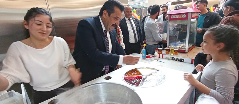 Denizli'nin Pamukkale ilçesinde düzenlenen etkinlikte 23 Nisan coşkusu yaşandı