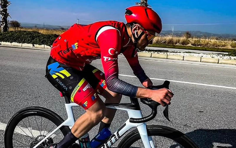Parabisiklet sporcusu Keskin, altın madalya için pedal çevirecek