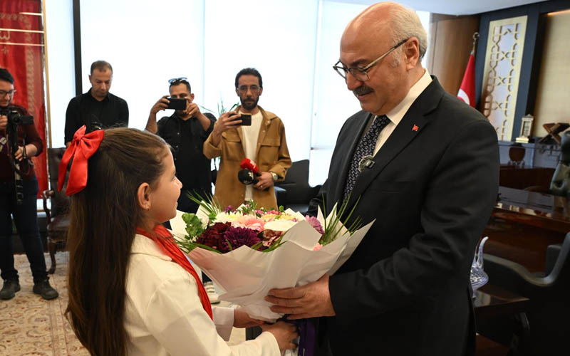 Vali Köşger: Çocukların kafasını karıştıracak mekanizmalar var