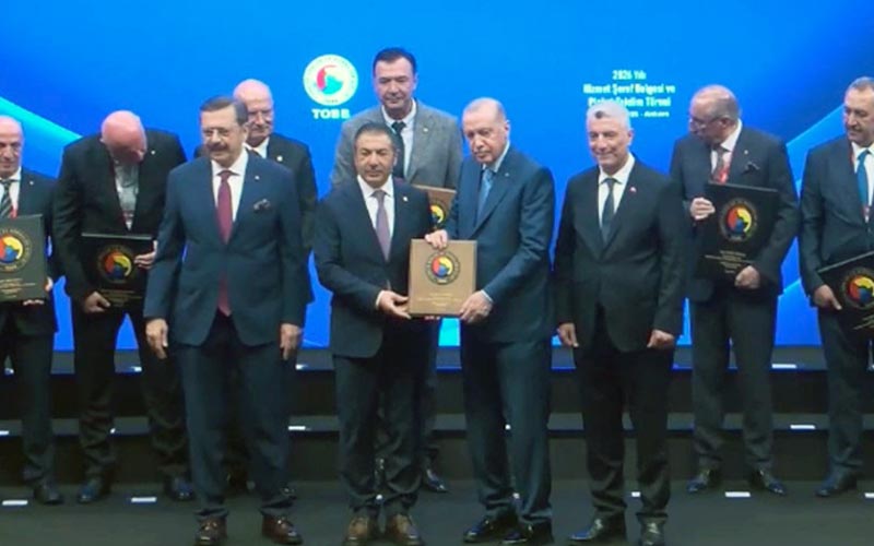 Cumhurbaşkanı Erdoğan’dan DTO Başkanı Erdoğan’a plaket