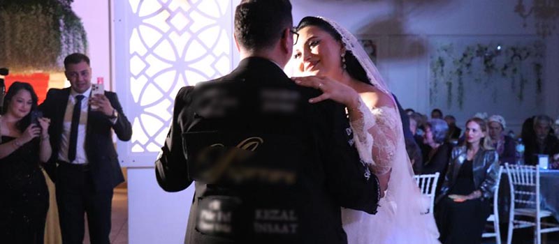 Denizli damat damatlığı reklam panosuna çevirdi