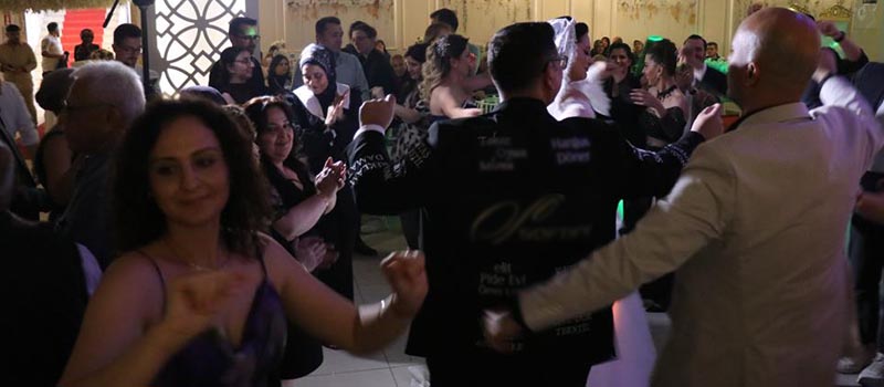 Denizli damat damatlığı reklam panosuna çevirdi