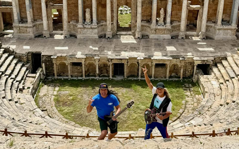 Metallica üyeleri Pamukkale’ye geldi