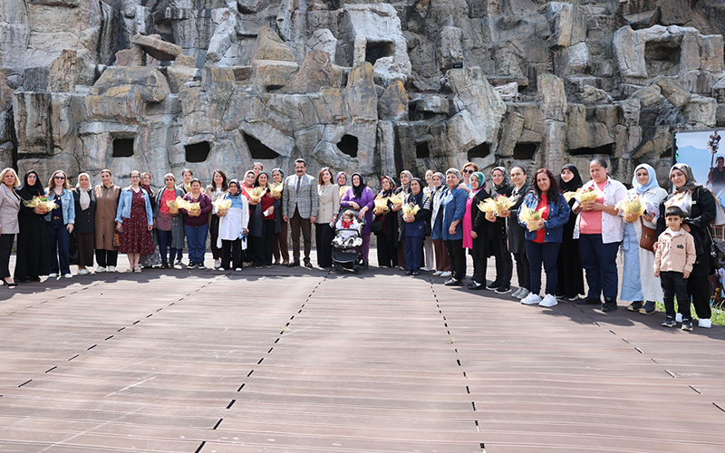 Ertemur, Seyir Tepesi’nde özel anneleri ağırladı