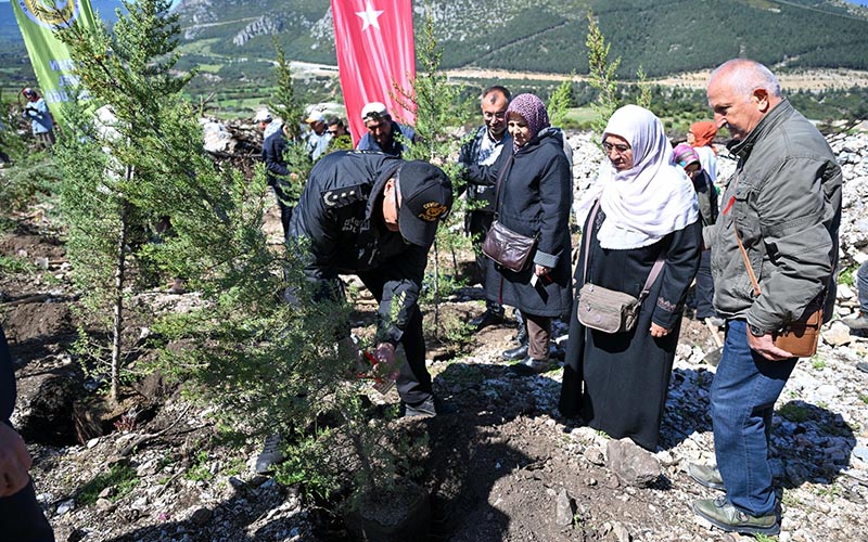 28 şehit polis için 200 fidan dikildi