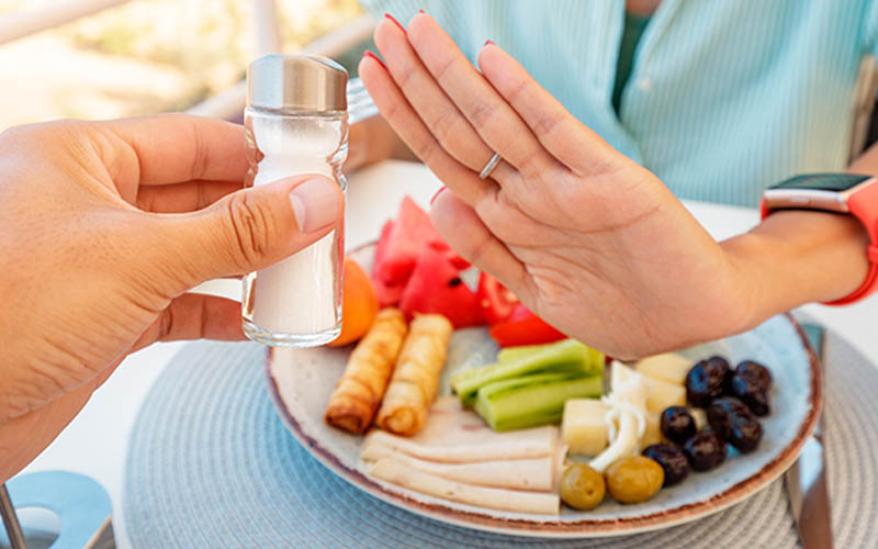Uzmanından uyarı: Sofrada tuzluk bulundurmayın