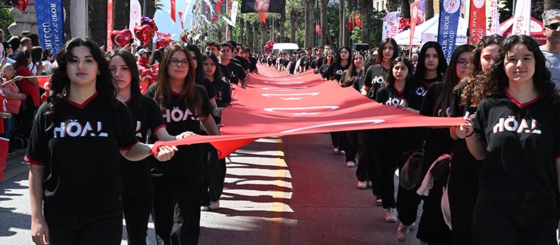 Denizli'de Atatürk'ü Anma Gençlik ve Spor bayramı törenlerle kutlandı