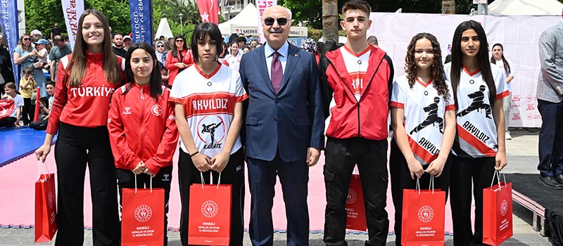 Denizli'de Atatürk'ü Anma Gençlik ve Spor bayramı törenlerle kutlandı