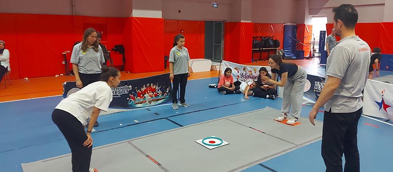 Denizli'de hemsball turnuvası düzenlendi
