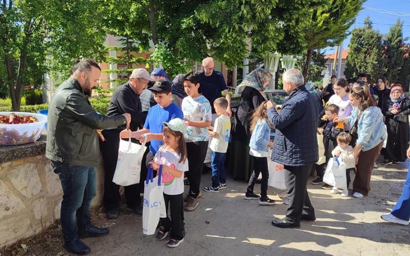 Çörek Derme etkinliği çocukları sevindirdi