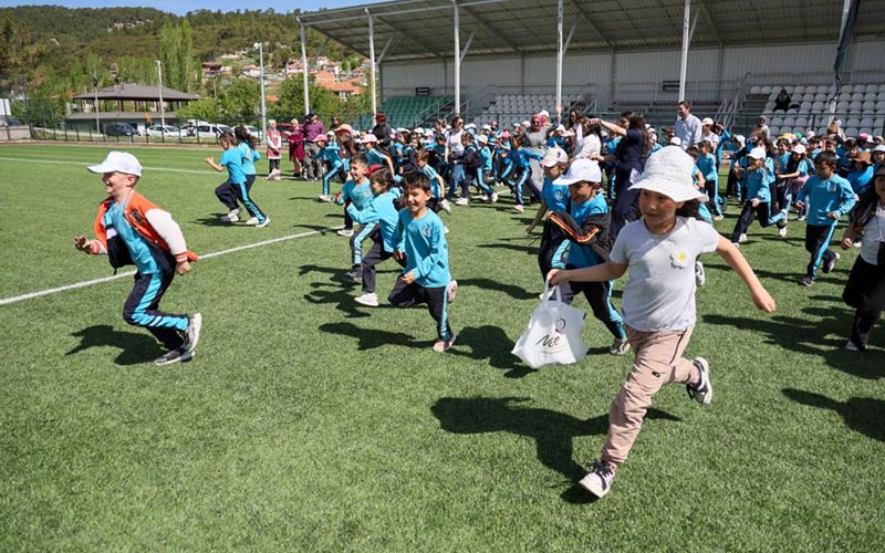 Çamelili çocuklar 23 Nisan Şenliği’nde doyasıya eğlendi