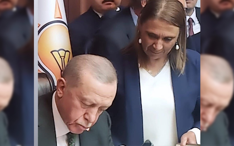 Subaşıoğlu duyurdu: AK Partili Tekeli, yaşamını yitirdi