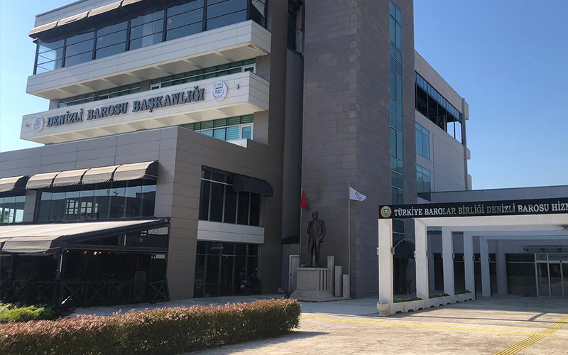 Uyuşturucu iddiasıyla gözaltına alınan baro başkanı ve avukatlar serbest bırakıldı
