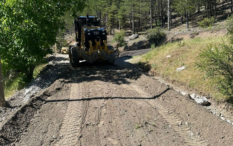 Çameli’de asfaltlama öncesi yol düzenlemesi