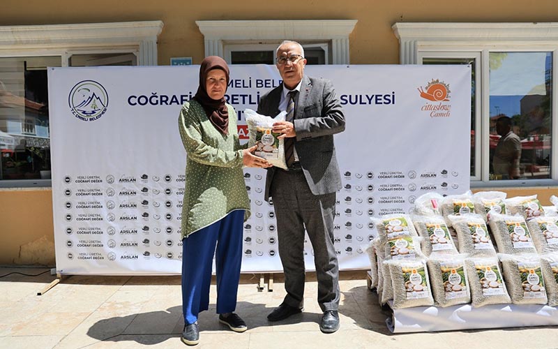 Coğrafi işaretli Çameli fasulyesi tohumu çiftçilere dağıtıldı