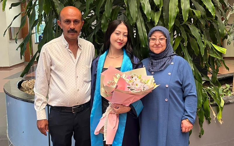 Çoban kız üniversiteden birincilikle mezun oldu