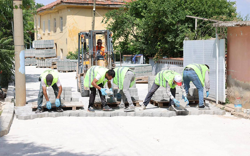 Hisar Mahallesi’nde 6 bin metrekarelik kilit parke yol çalışması