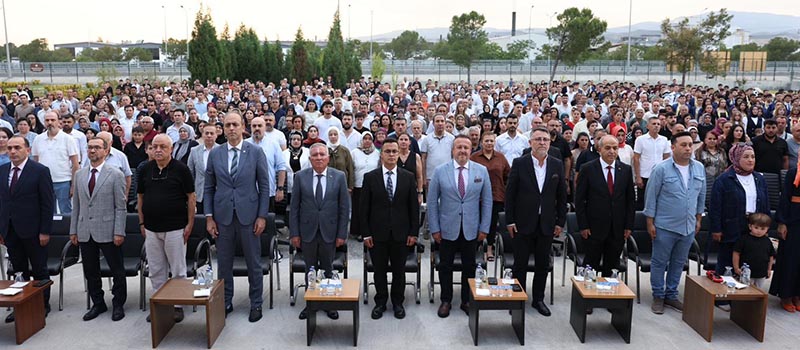 Denizli OSB DOSTEK Koleji'nden mezun olan 228 öğrenciye diplomaları törenle verildi