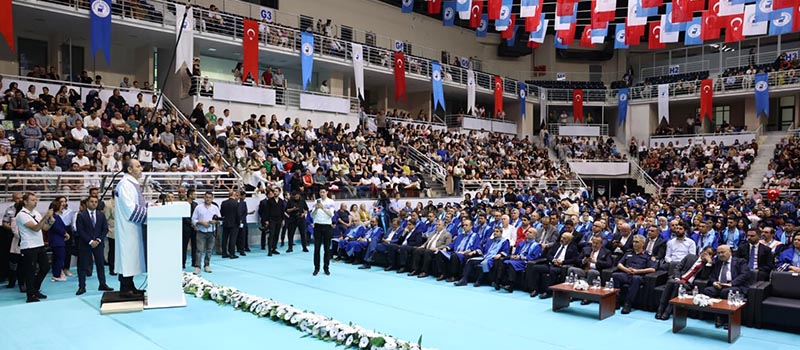 Denizli'deki Pamukkale Üniversitesi'nin 2025-2026 akademik yılı mezuniyet töreni yapıldı