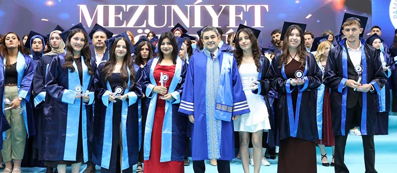 Denizli'deki Pamukkale Üniversitesi'nin 2025-2026 akademik yılı mezuniyet töreni yapıldı