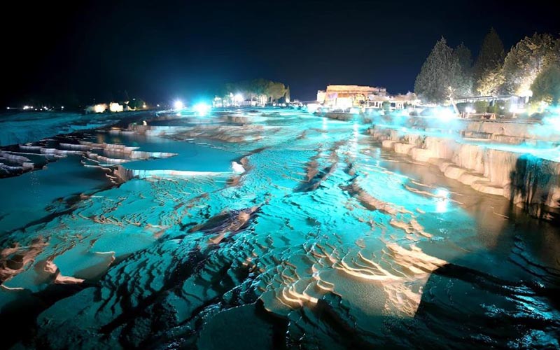 Pamukkale ve Hierapolis’te gece de gezebilirsiniz