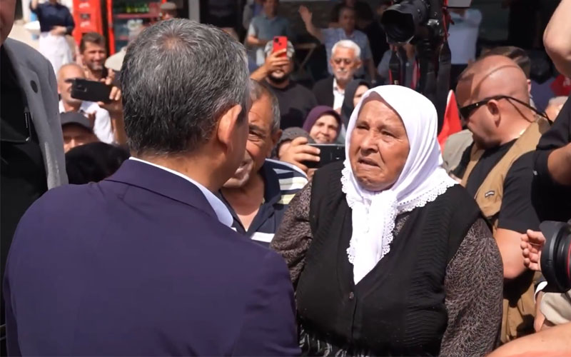 Özel’e sarılan kadın “Kılıçdaroğlu’na hakkımı helal etmiyorum” dedi