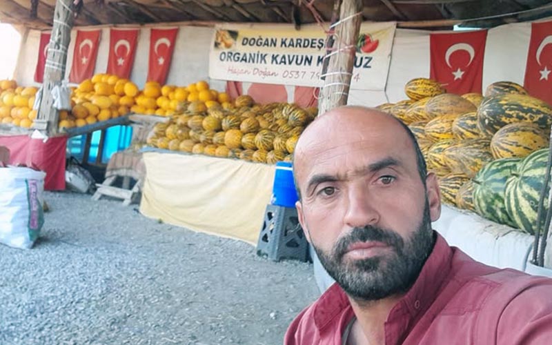 Traktör ile makine arasına sıkışarak can verdi