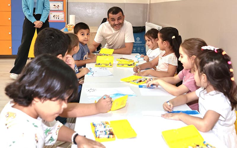 Çavuşoğlu, Yaz Okulu’nda çocuklar ve kadınlarla buluştu
