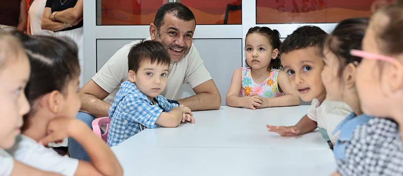 Denizli Büyükşehir Belediye Başkanı Bülent Nuri Çavuşoğlu, yaz okuluna katılan çocuklar ve kadınlar ile bir araya geldi