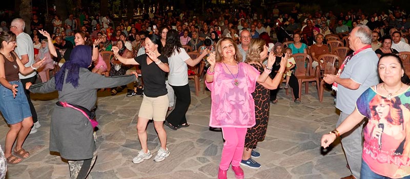 Denizli Büyükşehir Belediyesi'nin yaz konserleri devam ediyor