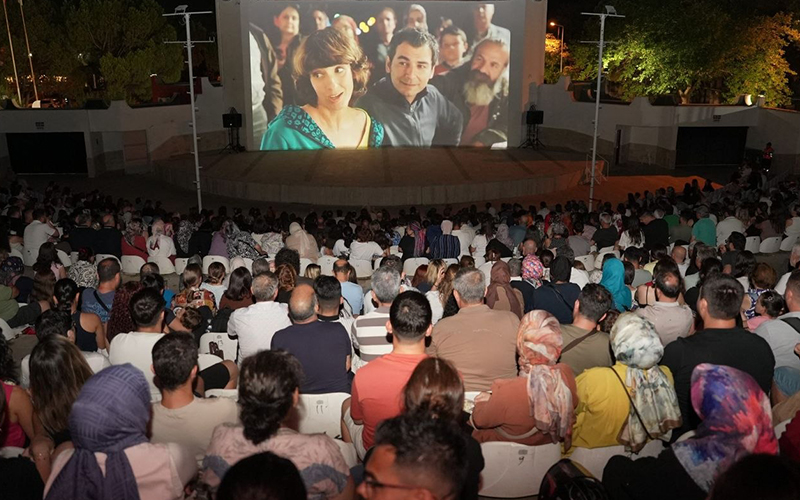 Yönetmen Yüksel Aksu da katıldı: Yaz sinemasında Entelköy Efeköy’e Karşı