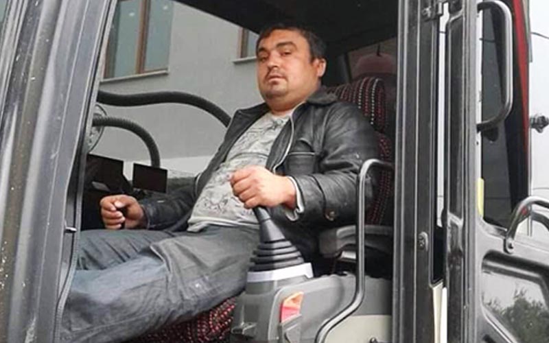 Göçük altında kalan iş makinesi operatörü hayatını kaybetti