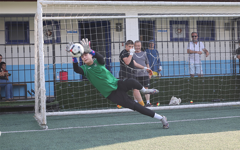 Geleceğin file bekçileri Merkezefendi’de sahada