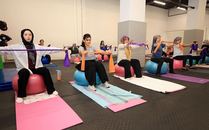 Pamukkale Belediyesi spor kurslarına her yaştan katılım
